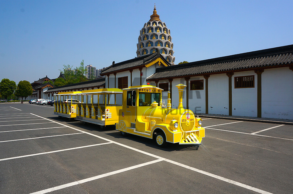42座电动观光小火车(图1) 42座观光小火车实景图1